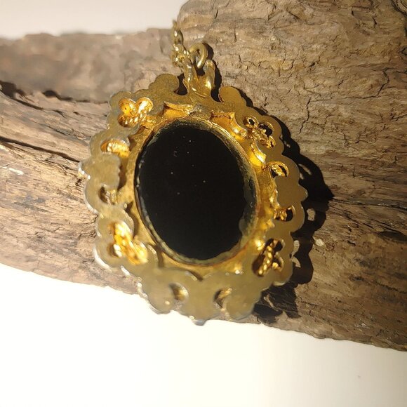 Victorian Style Cameo Pendant Necklace Gold Tone  Black Onyx  Chain - Picture 2 of 10